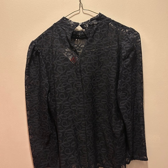 blouse - Picture 2 of 3